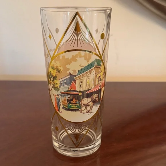 Disneyland Glass Set with Gold Accents – set of five - Picture 4 of 9